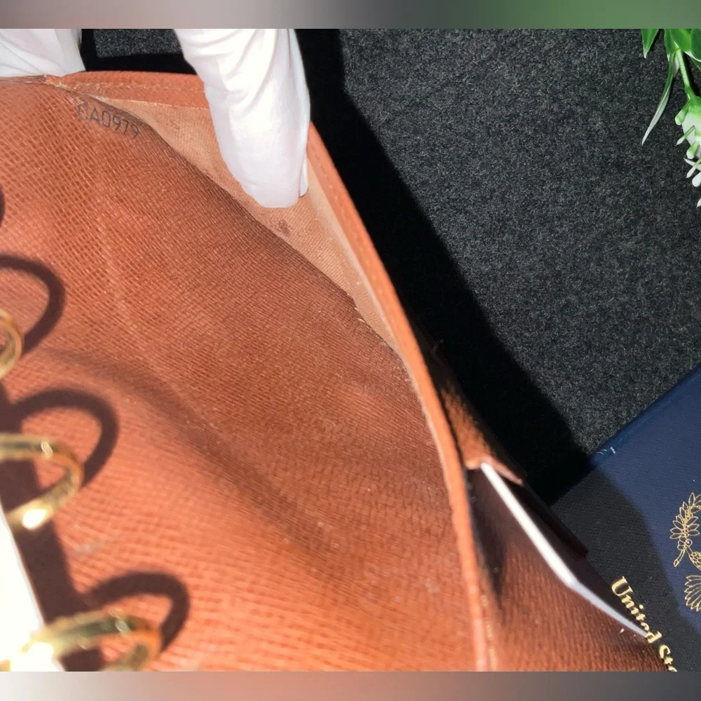 ✅AUTHENTIC LV AGENDA PM PASSPORT HOLDER